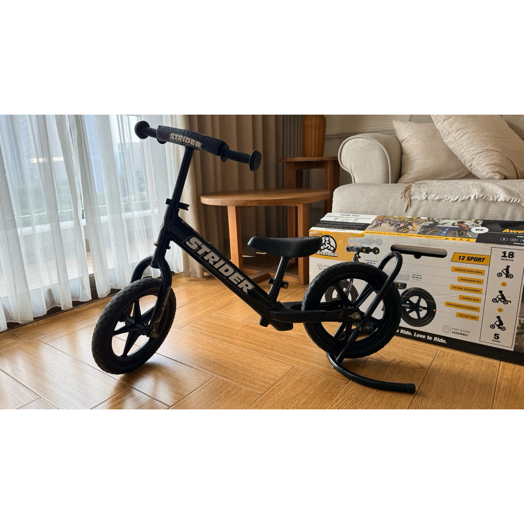 Strider 12 Sport Balance Bike / Push Bike Anak – Black (Preloved)