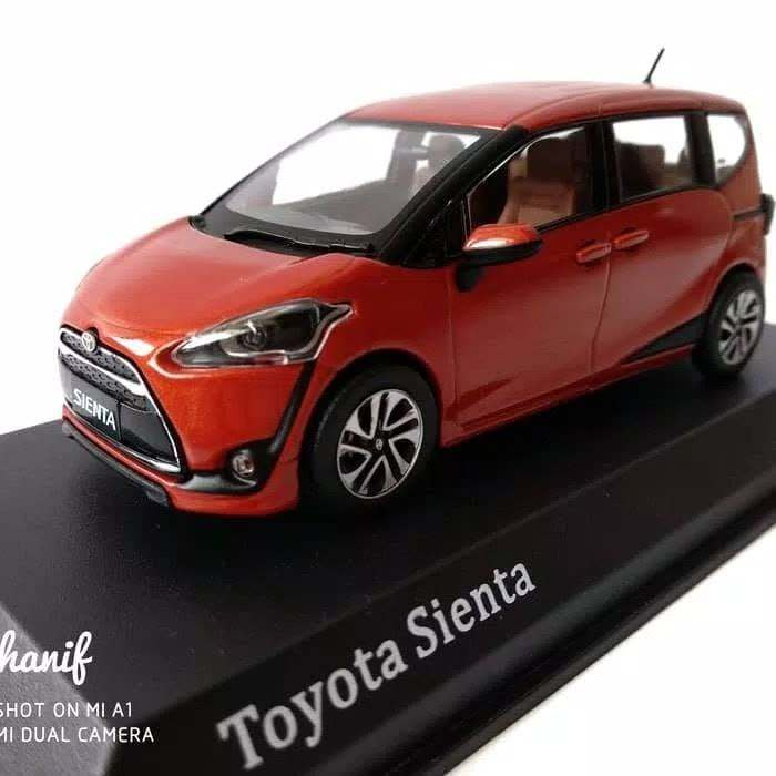 Sienta Miniatur Mobil Diecast Mainan Anak