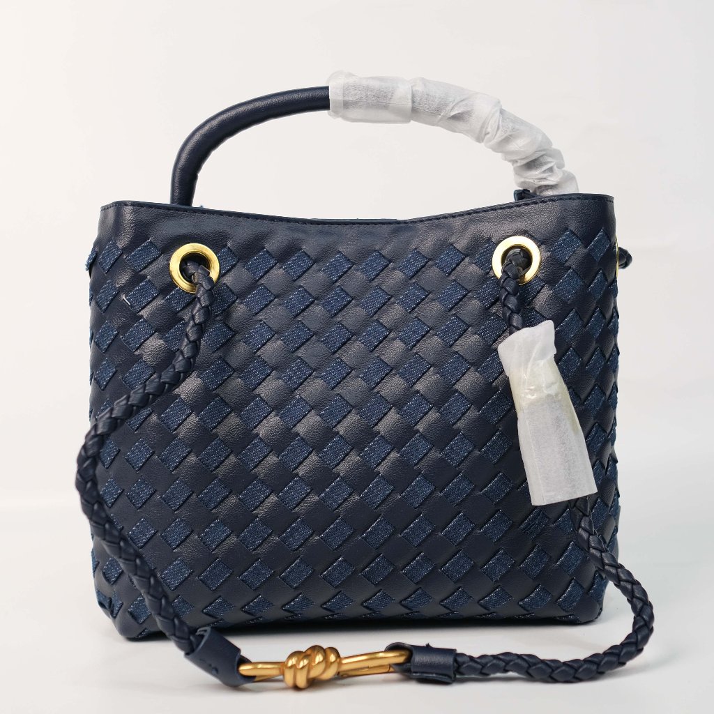 [Bag] Princesshuang28 - BV Small Andiamo Squared Shoulder Bag Midnight Blue [Ready Stock]