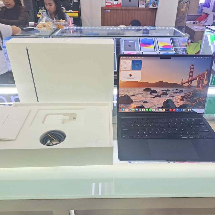 Second Macbook Air M2 13" Inch 16/256GB SSD Midnight Ex IBOX Mulus Fullset Original