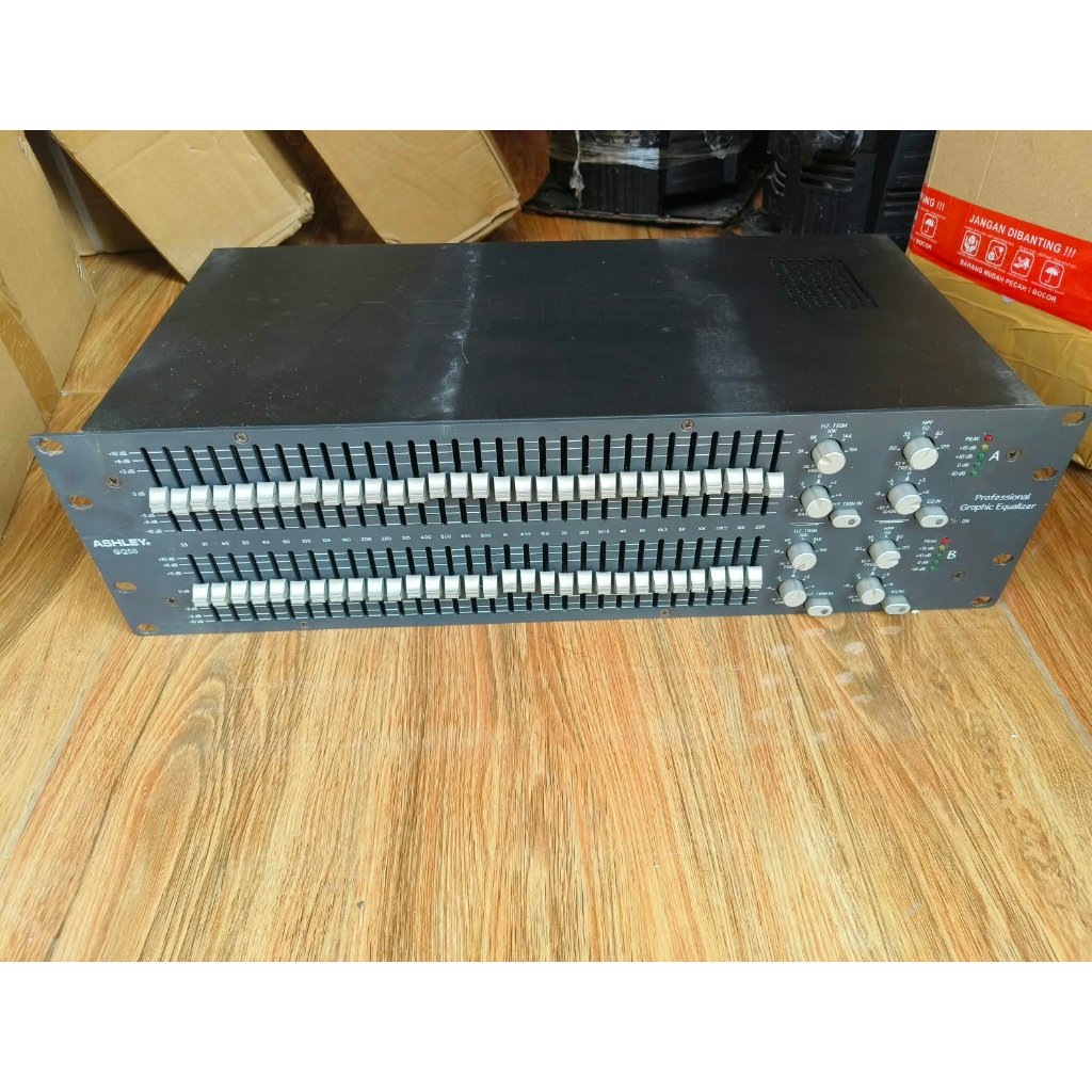 Equalizer ashley GQ50 original komponen makro, ada out subnya.