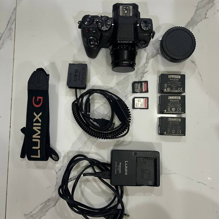 Lumix G85 lensa 35mm f1.4 sepaket 3 baterai + dummy + converter