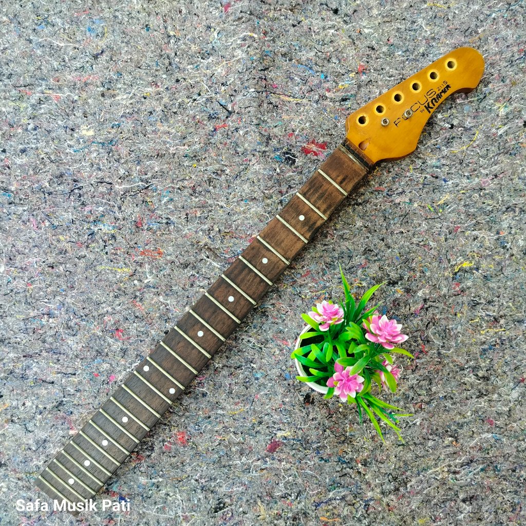 Kramer Neck Gitar Elektrik, Kondisi Normal, No Minus, Fisik Seperti Di foto
