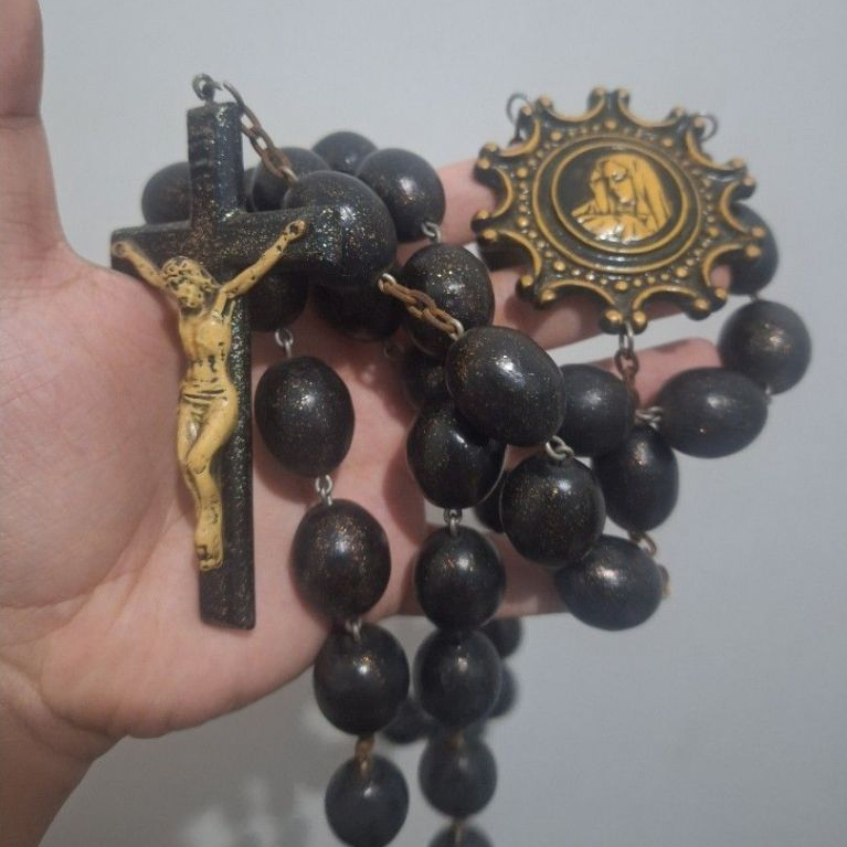 Hiasan Rosario Dinding Kayu Besar