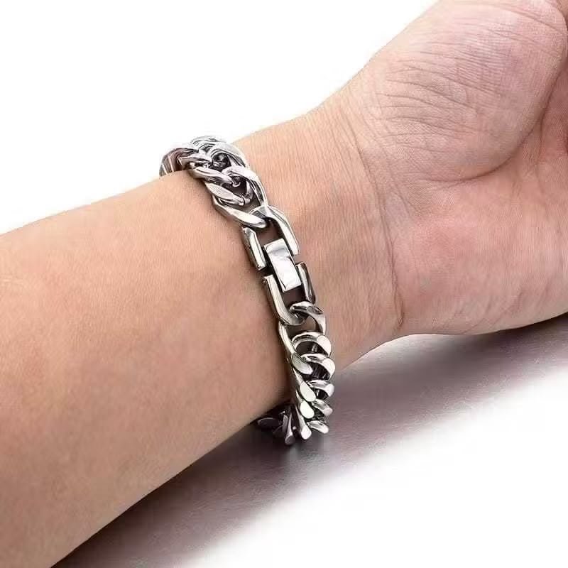 Gelang rantai pria warna perak model tebal kasual