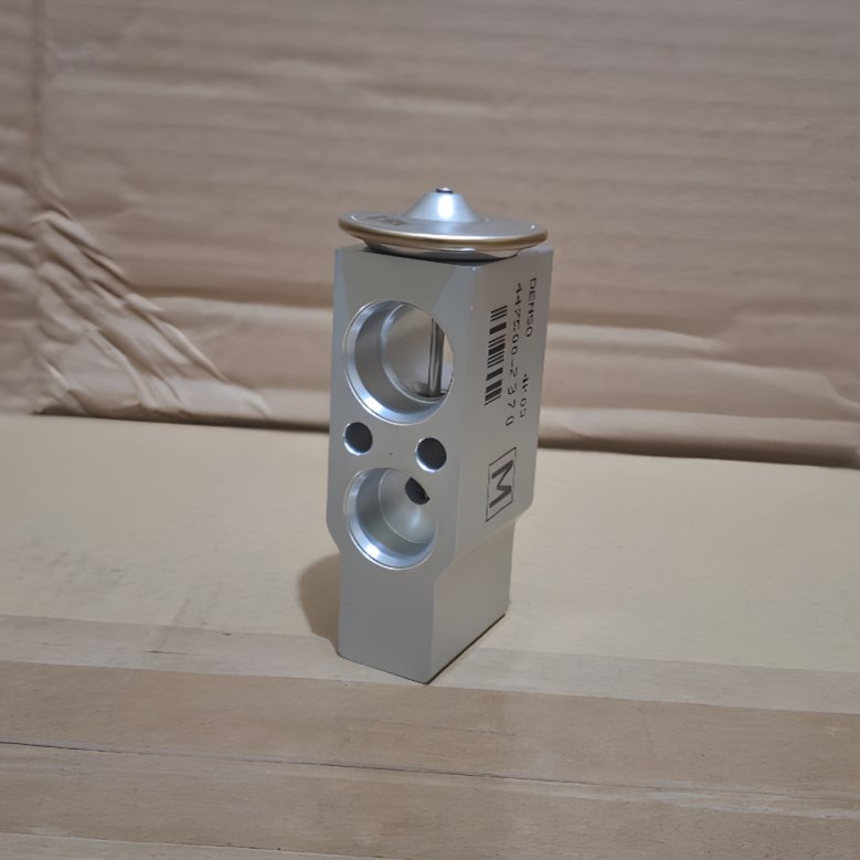 Expansion valve ac mobil toyota innova/fortuner/yaris/vios/sienta type M 2370 asli denso
