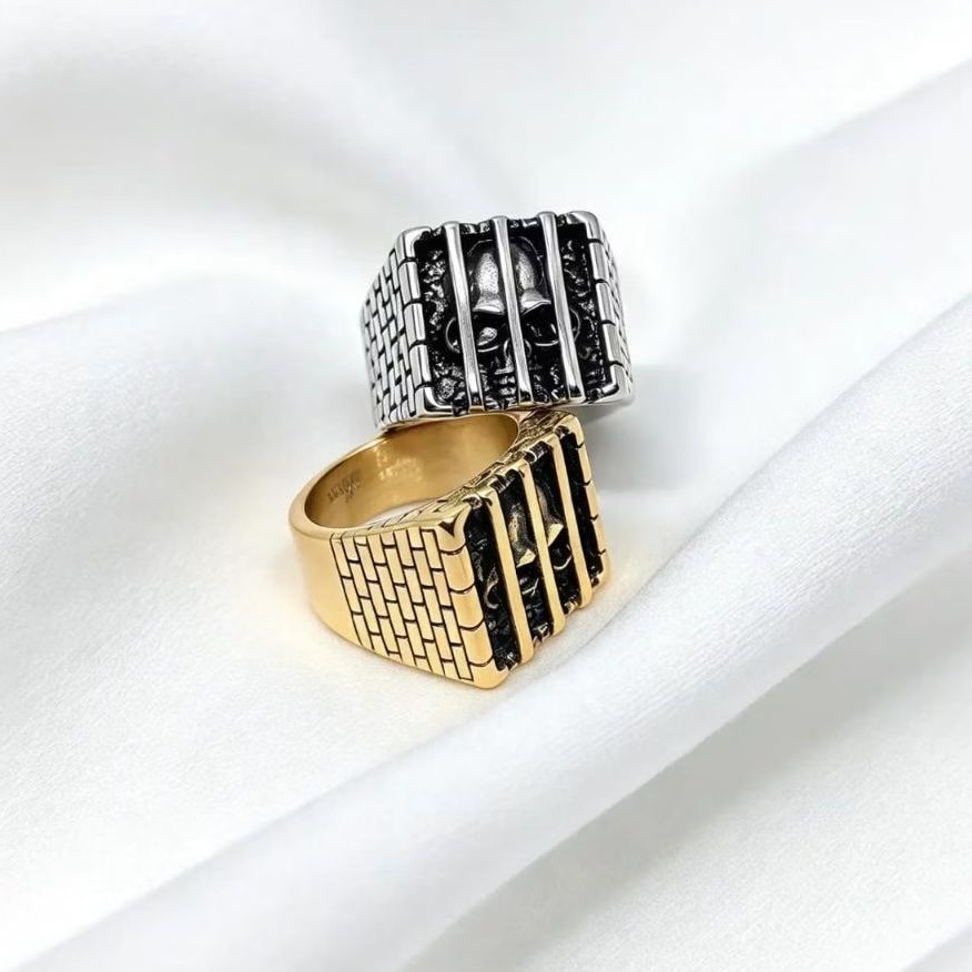 Cincin Tengkorak Titanium Ala Punk Pria