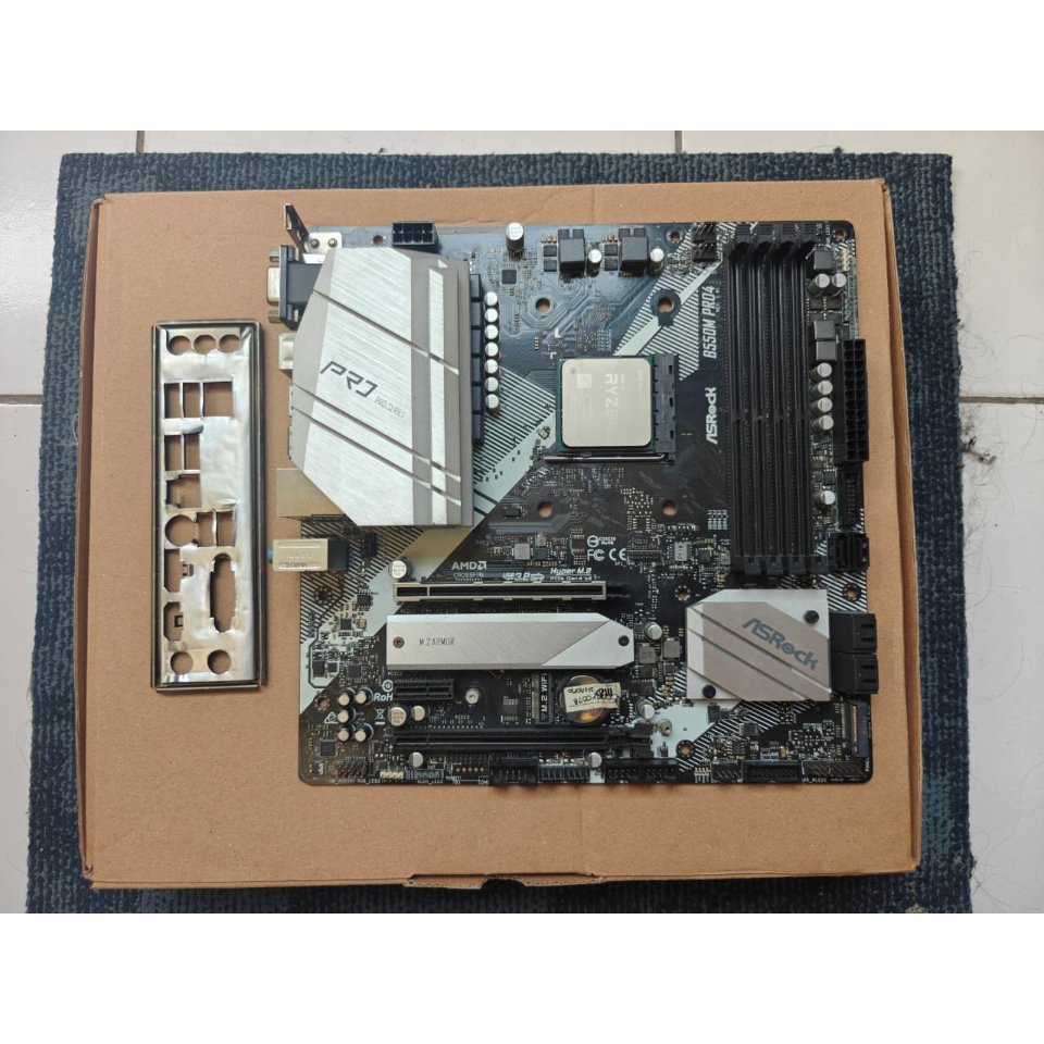 PAKET Motherboard ASRock B550M Pro4 + AMD Ryzen 5 5600X