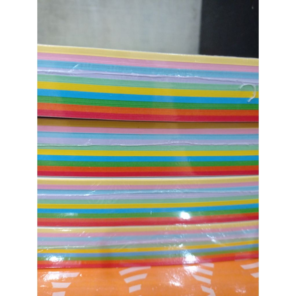 

hvs rainbow sidu ukuran A4 80gsm 1pack ada 10wrn (1pack isi 250lbr)