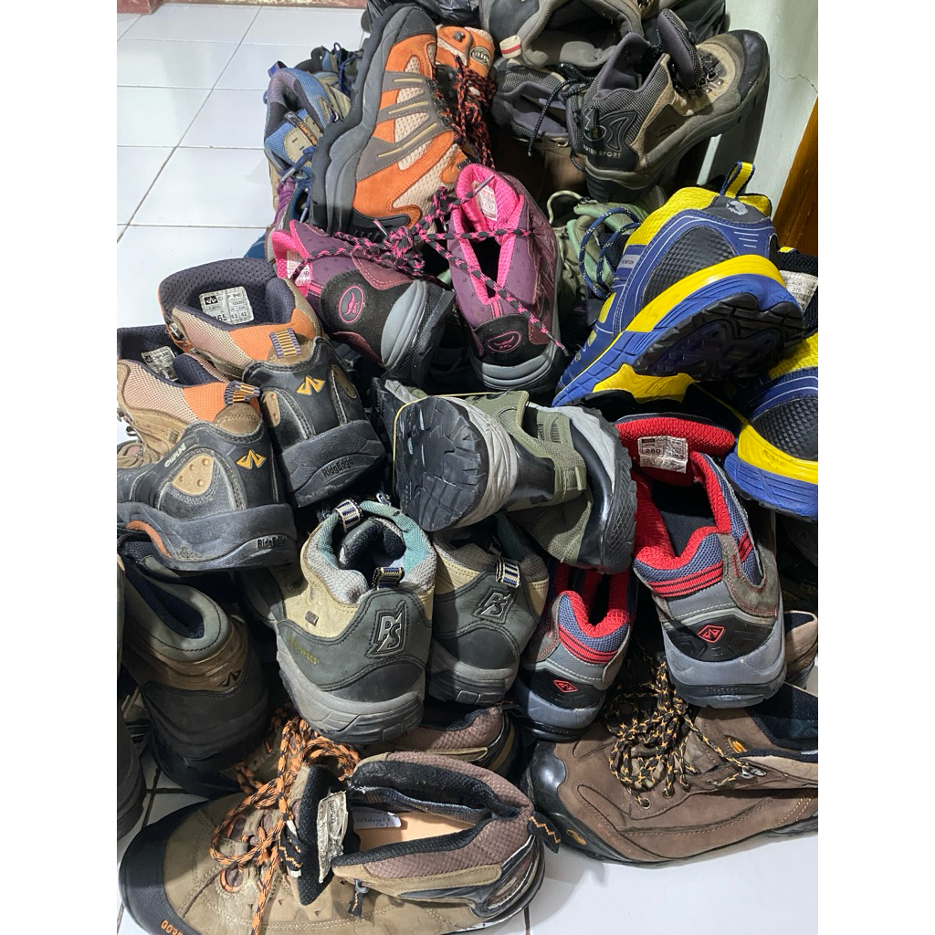 SEPATU OUTDOOR SECOND
