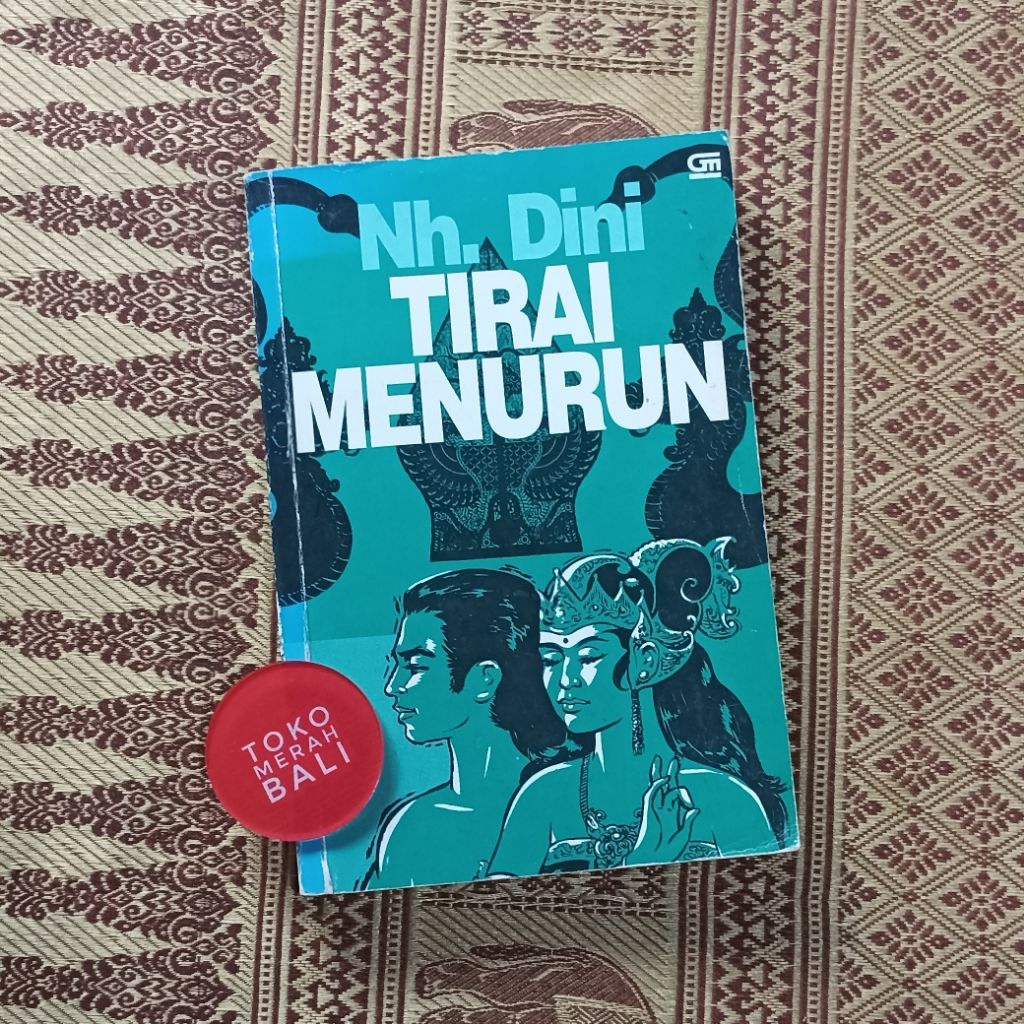 Buku Nh Dini Tirai Menurun