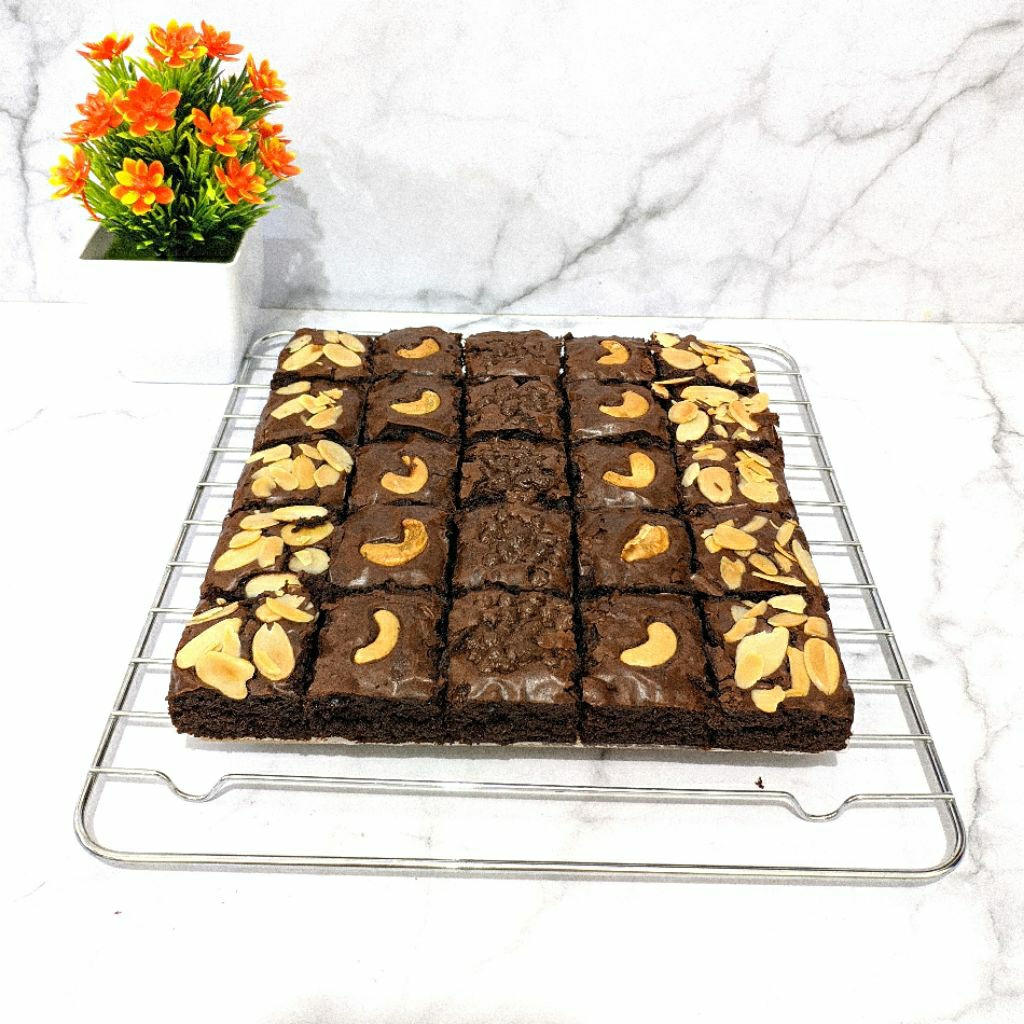 

FUDGY BROWNIES PANGGANG PREMIUM 20x20 ISI 25 PCS | BROWNIES ENAK & NYOKLAT BANGET
