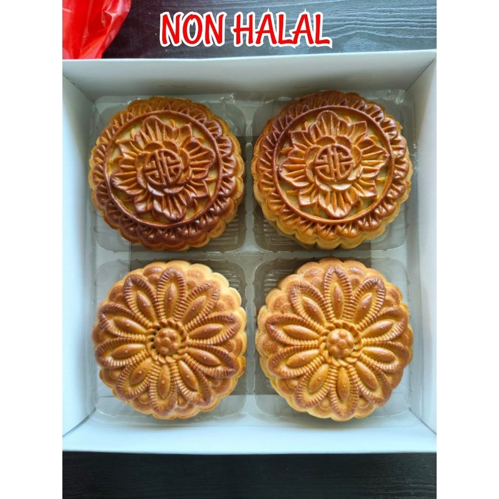 

Makaupia AA Kim Hui / Makau Pia / Kue Bulan Pontianak / Kue Bulan Telur Asin / Mooncake Salted Egg / Moon Cake Kalimantan