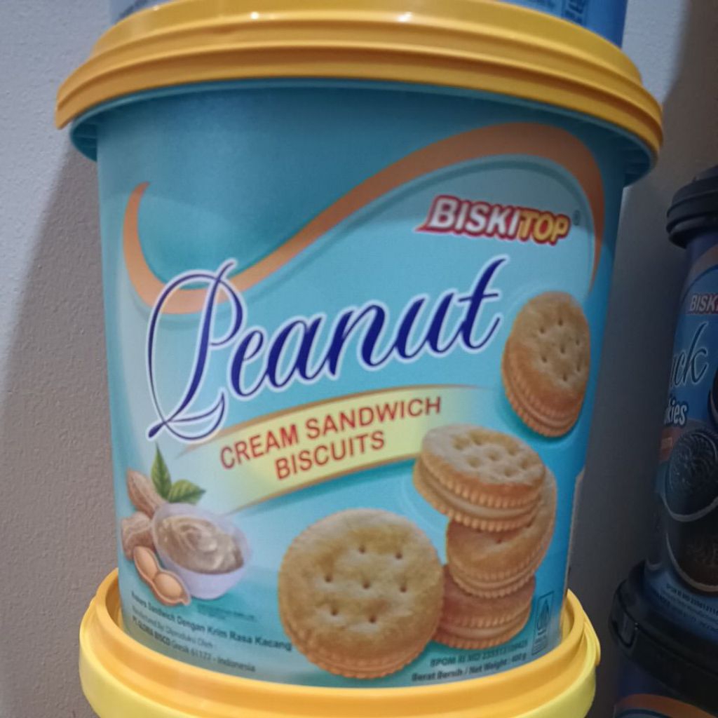 

Biskitop Peanut Cream Sandwich Biscuits 400gr