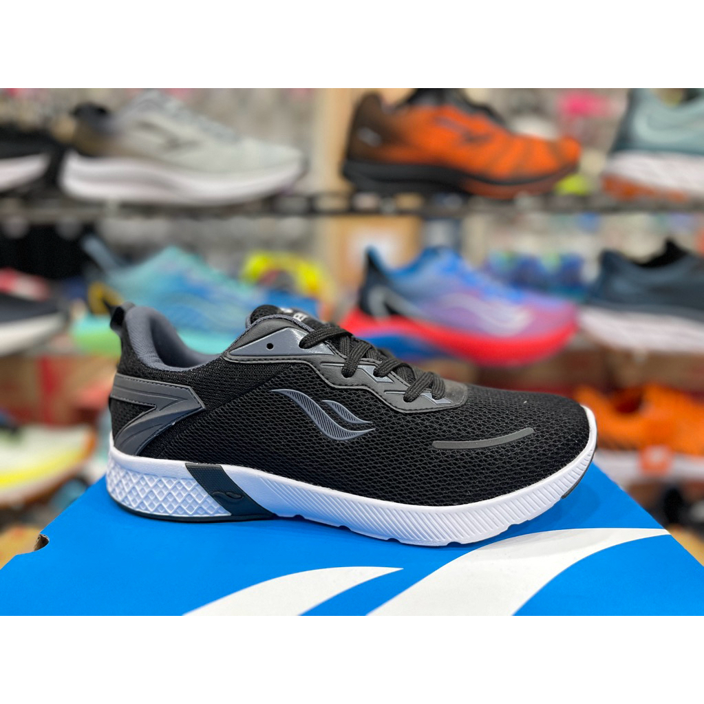 Sepatu DESLE MC IRON HITAM PUTIH