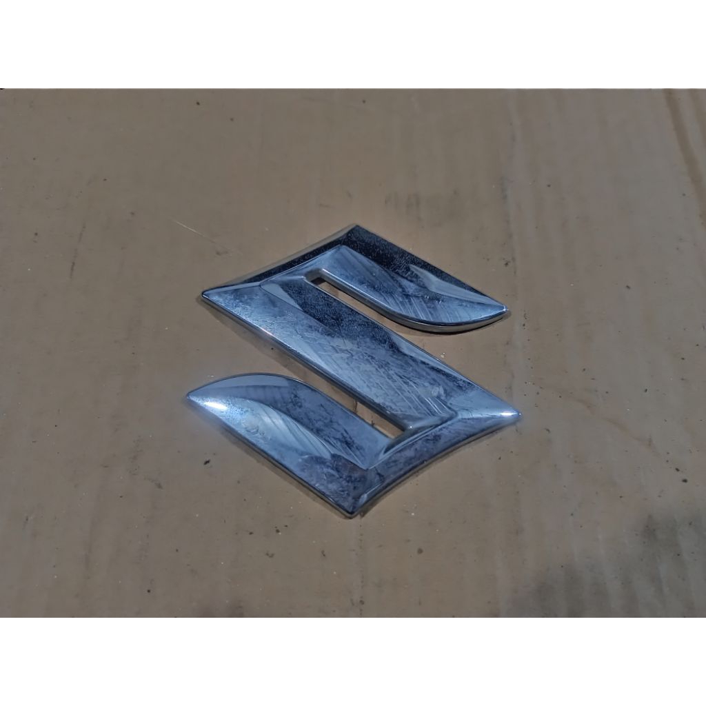 Logo / emblem suzuki