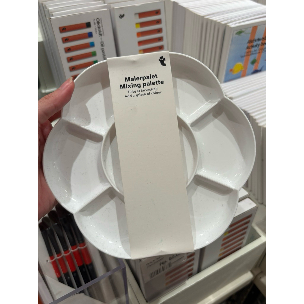 

Flying Tiger Plastic Melanin Palette - Palet Lukis Plastik