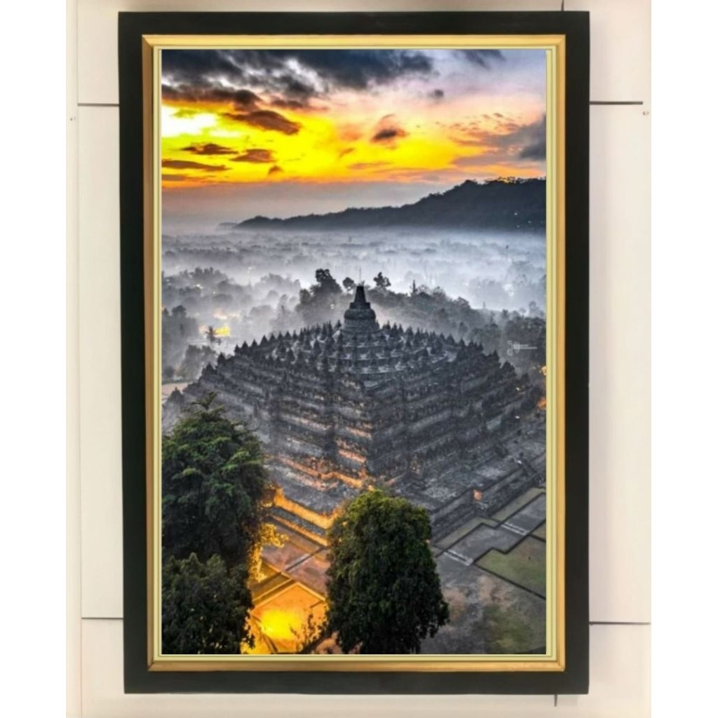 hiasan dinding lukisan cetak candi Borobudur & Prambanan plus figura ukuran 65*45