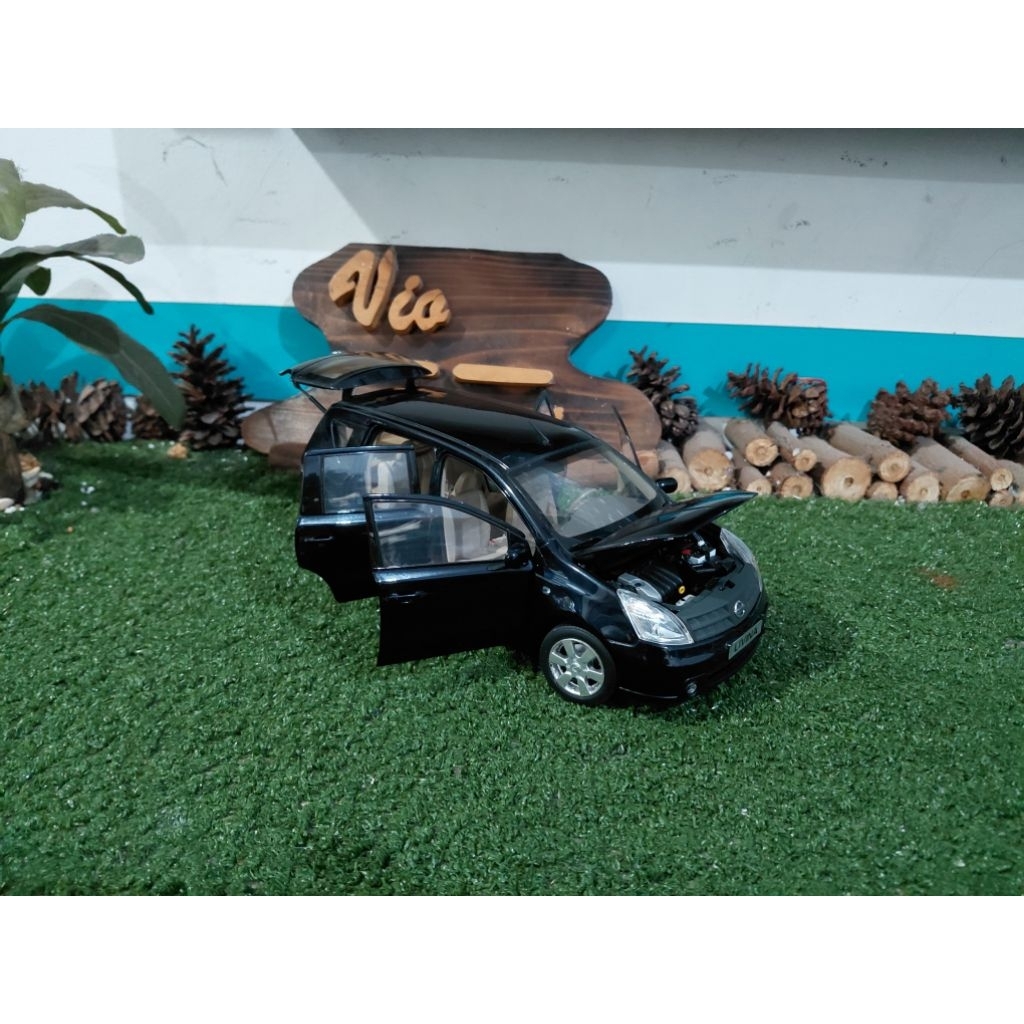 Diecast Miniatur Nissan Livina XR skala 1:18