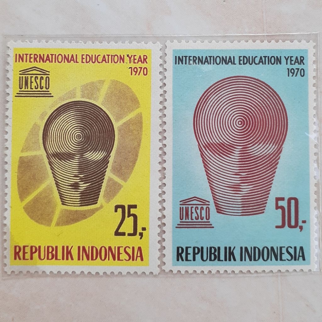 

Perangko Indonesia Tahun Pendidikan Internasional Tahun 1970 set lengkap 2pcs