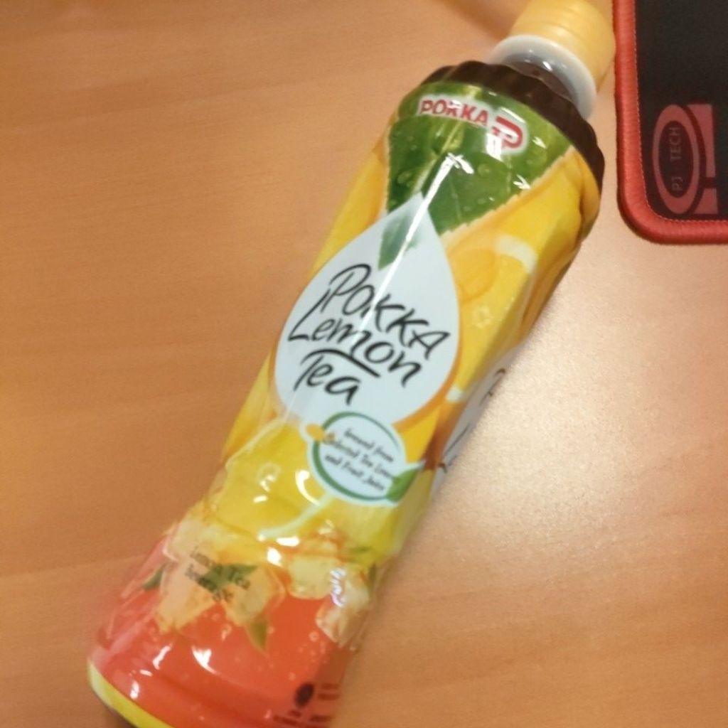 

minum teh rasa lemon pokka