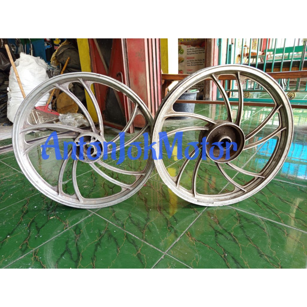velg cefiro bekas rx king (ready 1set sesuai foto)  asli cefiro cat minta di perbarui rumah laker am
