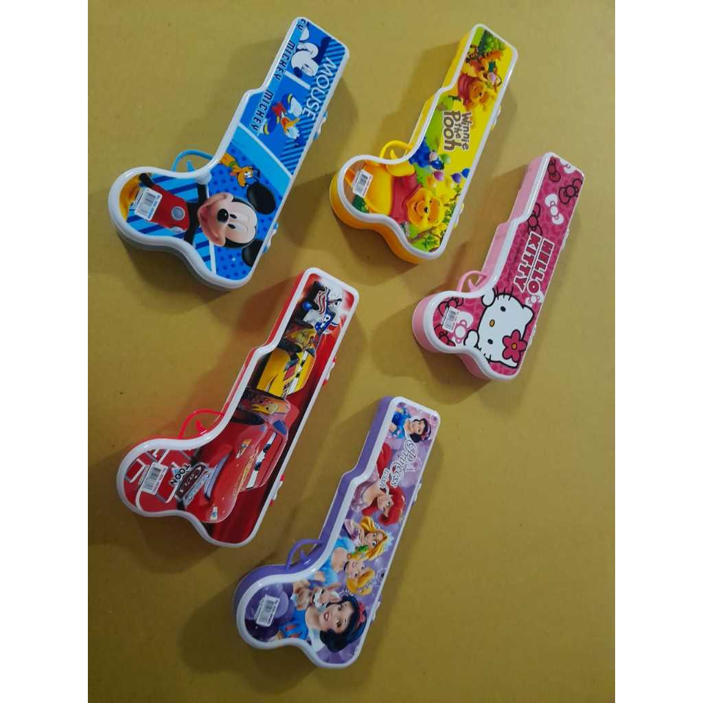 

Kotak Pensil Plastik Karakter Lucu