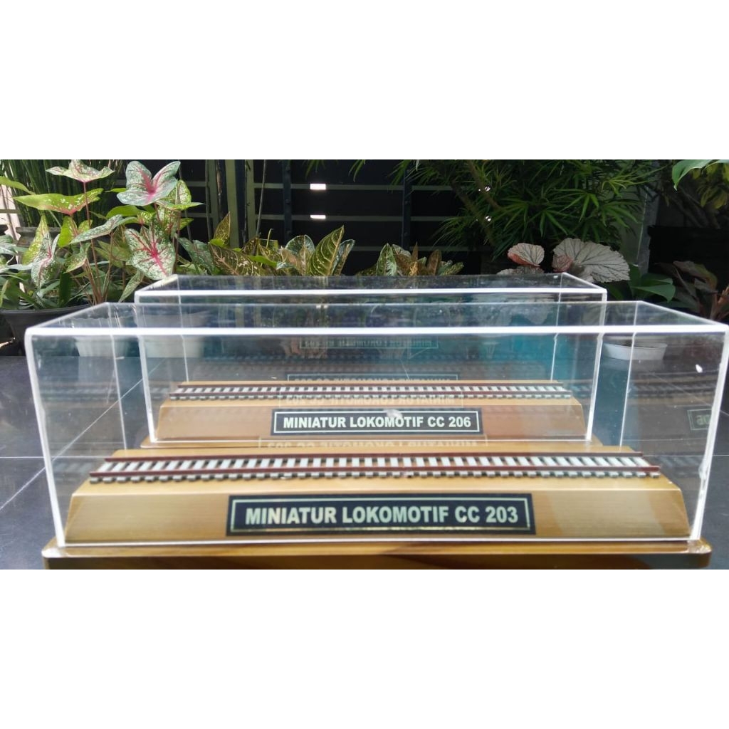 Box Akrilik Pajangan