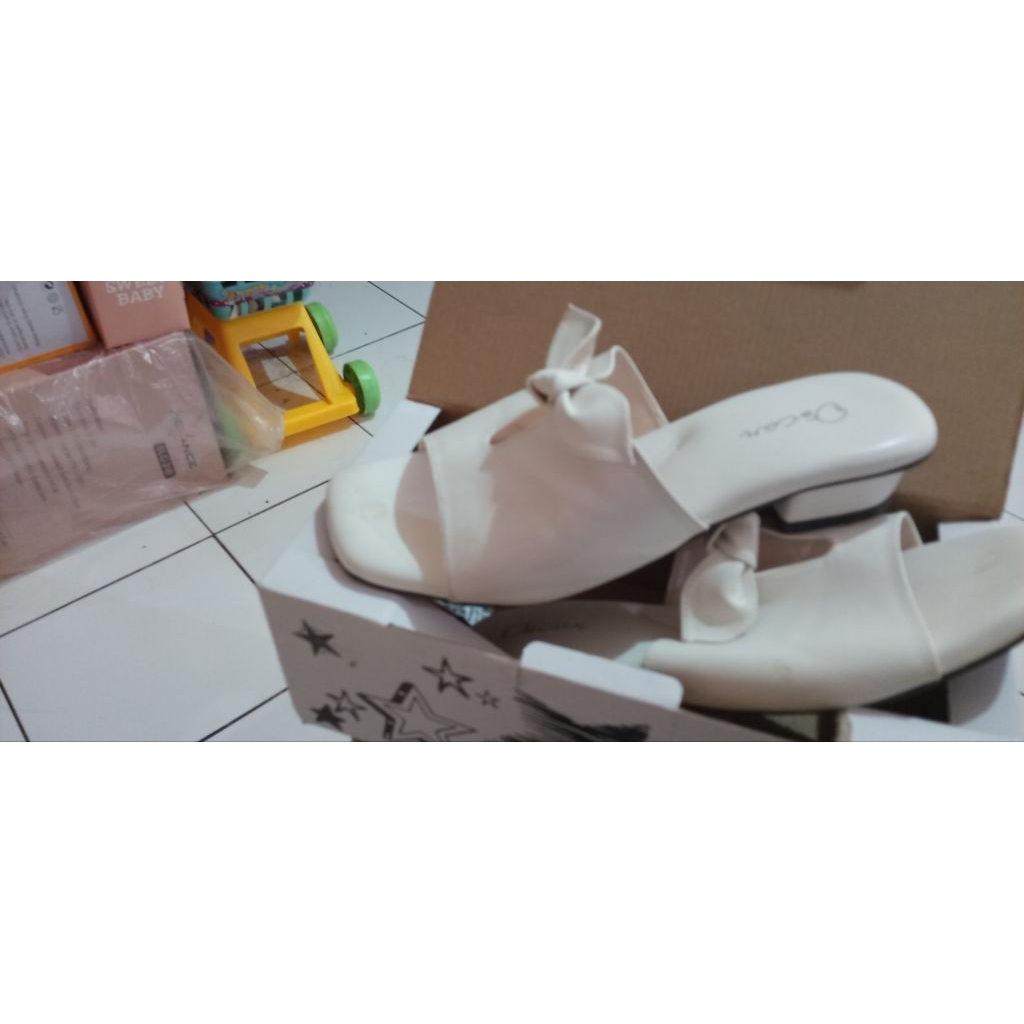 Sandal wanita heels 3 cm brand Oscar no. 39 besar ( Preloved )