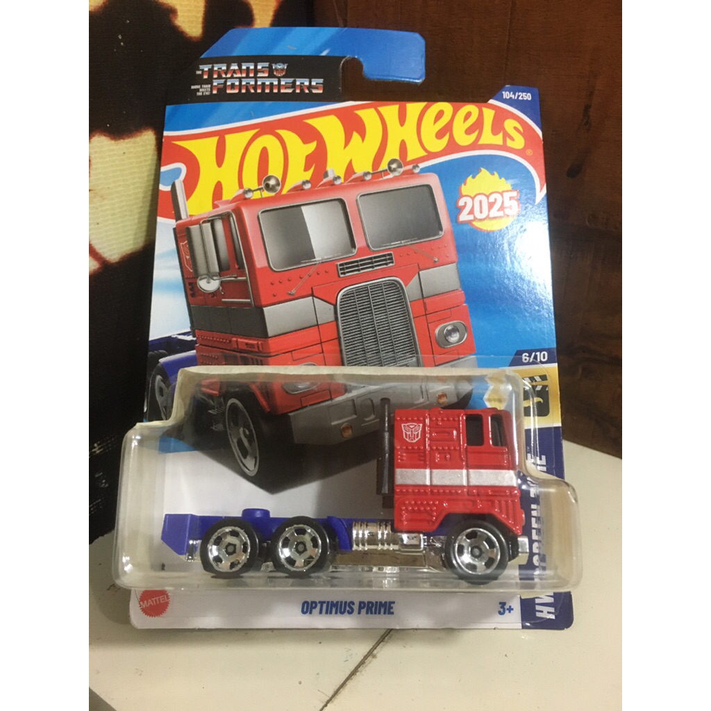 HOTWHEELS OPTIMUS PRIME