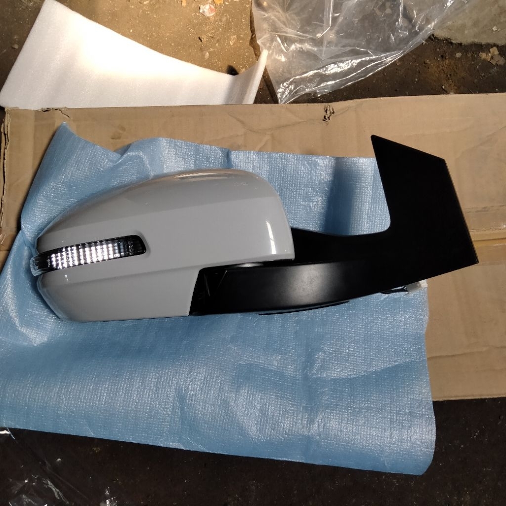 spion Suzuki ertiga 2013 kanan