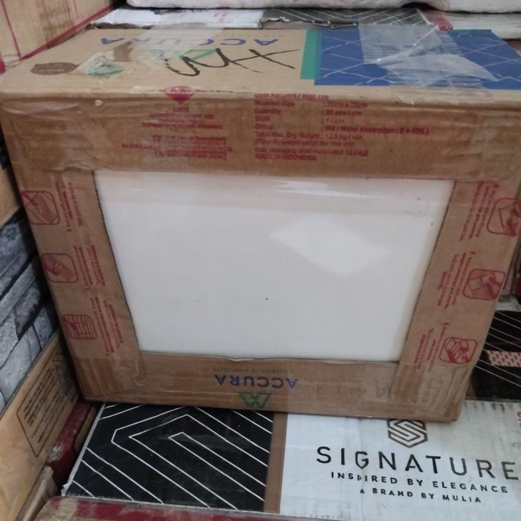 keramik putih glossy white 20x25 putih kilap mulia accura