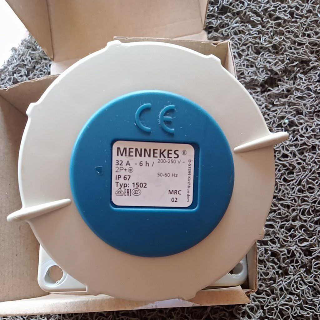 Socked MENNEKES 32A 2P+G IP 67