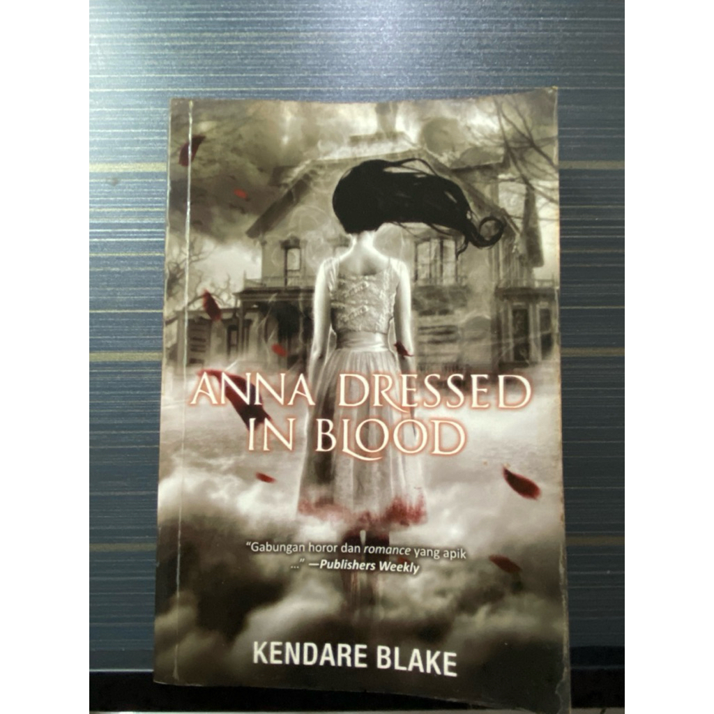 ANNA DRESSED IN BLOOD By Kendare Blake (Preloved)