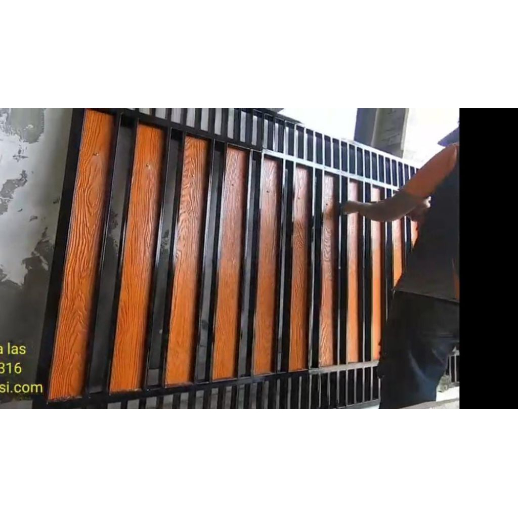 PAGAR MINIMALIS WOODPLANK