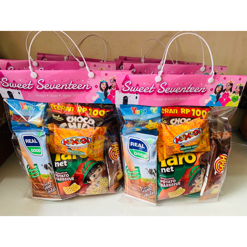 

Paket bingkisan snack ulang tahun