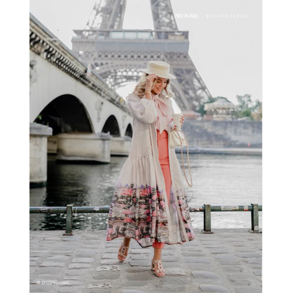 Benang Jarum Emily in Paris Dress
