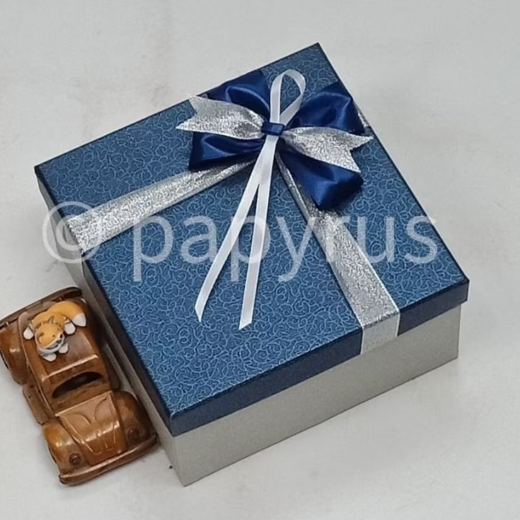 

PAPYRUS Kombinasi 20x20 Tinggi 10cm Kotak Kado Gift Box Hardbox Hampers V2