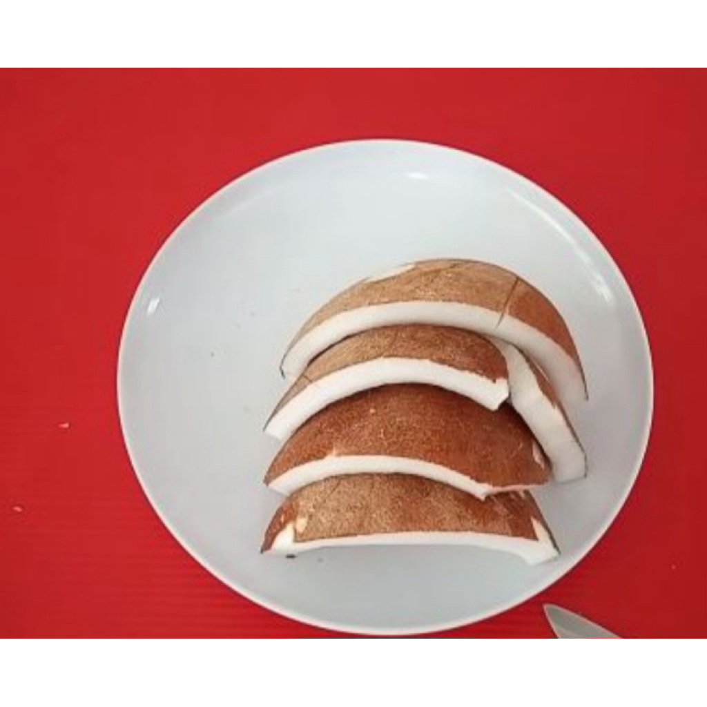 

Kelapa Tua Seperempat Sudah Kupas Batok - Packing box plastik berisi air