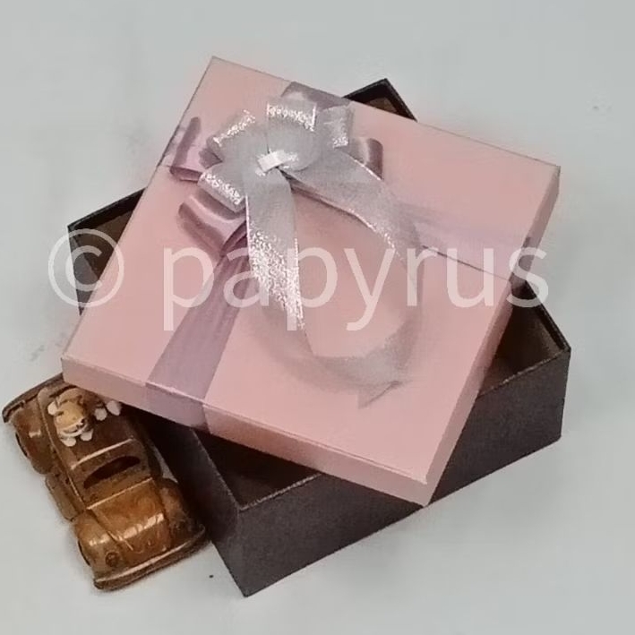 

PAPYRUS Kombinasi 20x20 Tinggi 8cm Kotak Kado Gift Box Hardbox Hampers Hadiah V3