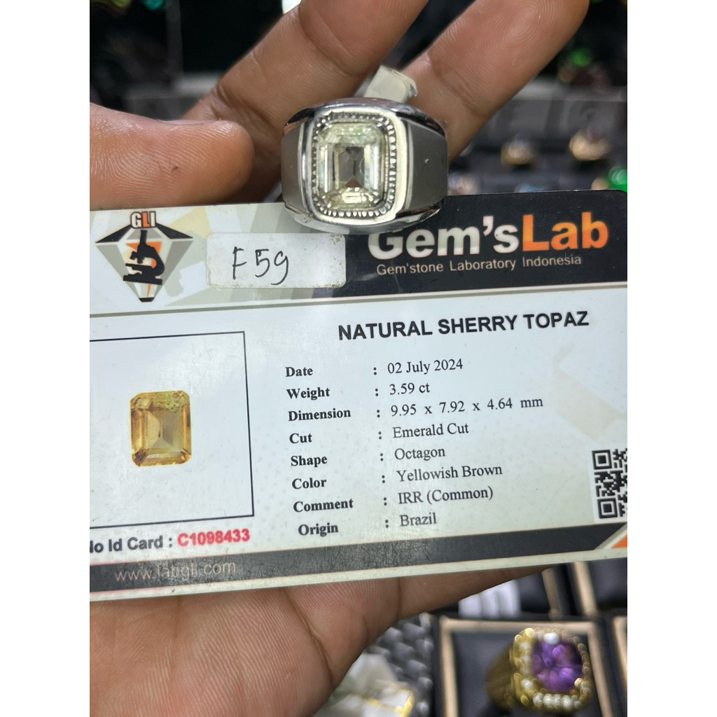 Natural Sherry Topaz sudah memo