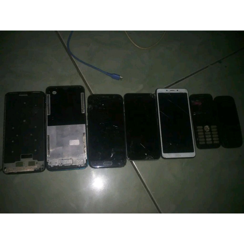 Realme 5i : gaada lcd sma kameraVivo Y81 : gaada lcd sama kamera
Samsung type gatau : gaada baterai 