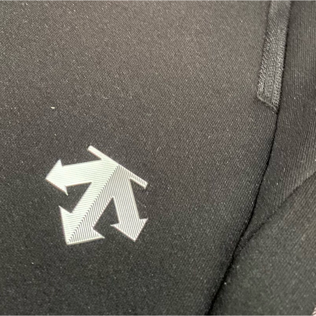 Size XL Mens Woven Training Pants Descente (never been use)