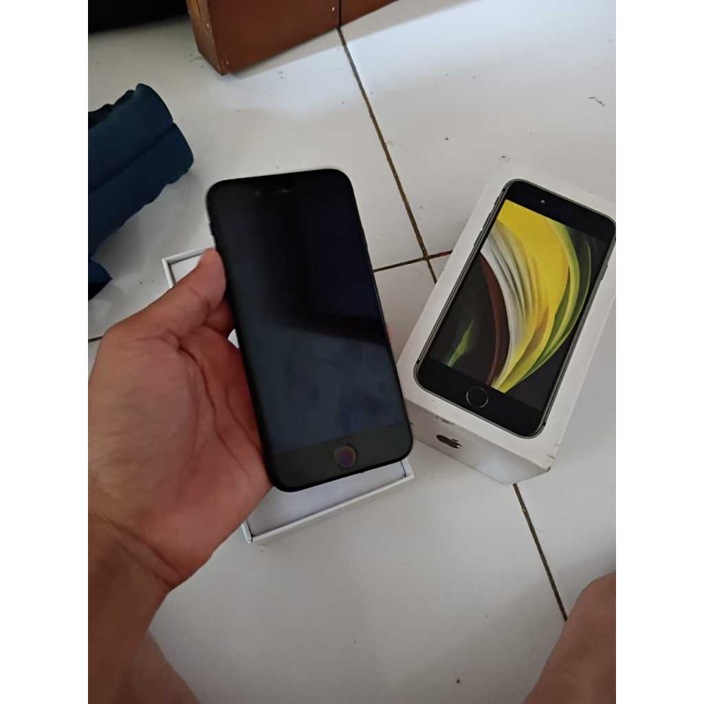 Iphone SE 2 2020 64 GB lock Icloud