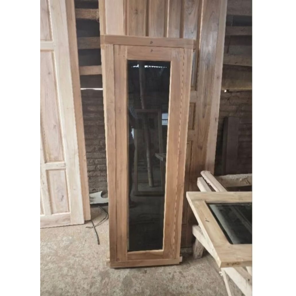 daun jendela  dan kusen mengikuti daun jendela