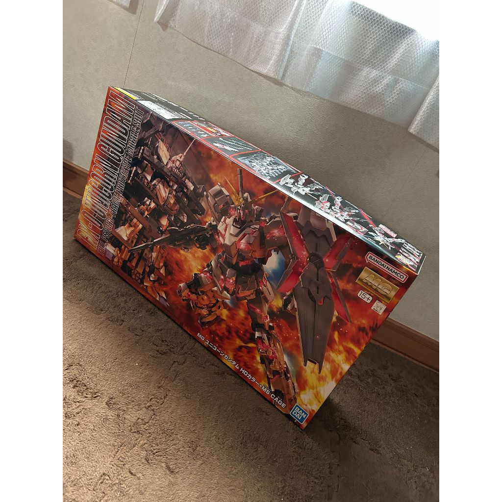 MG 1/100 RX-0 Unicorn Gundam Full Psycho-Frame & MS Cage