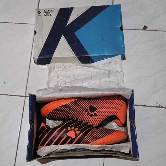 Sepatu Kelme preloved