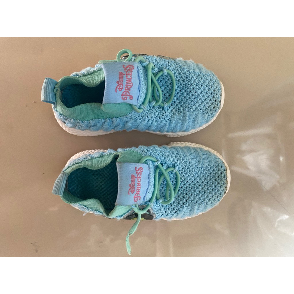 Sepatu anak Disney