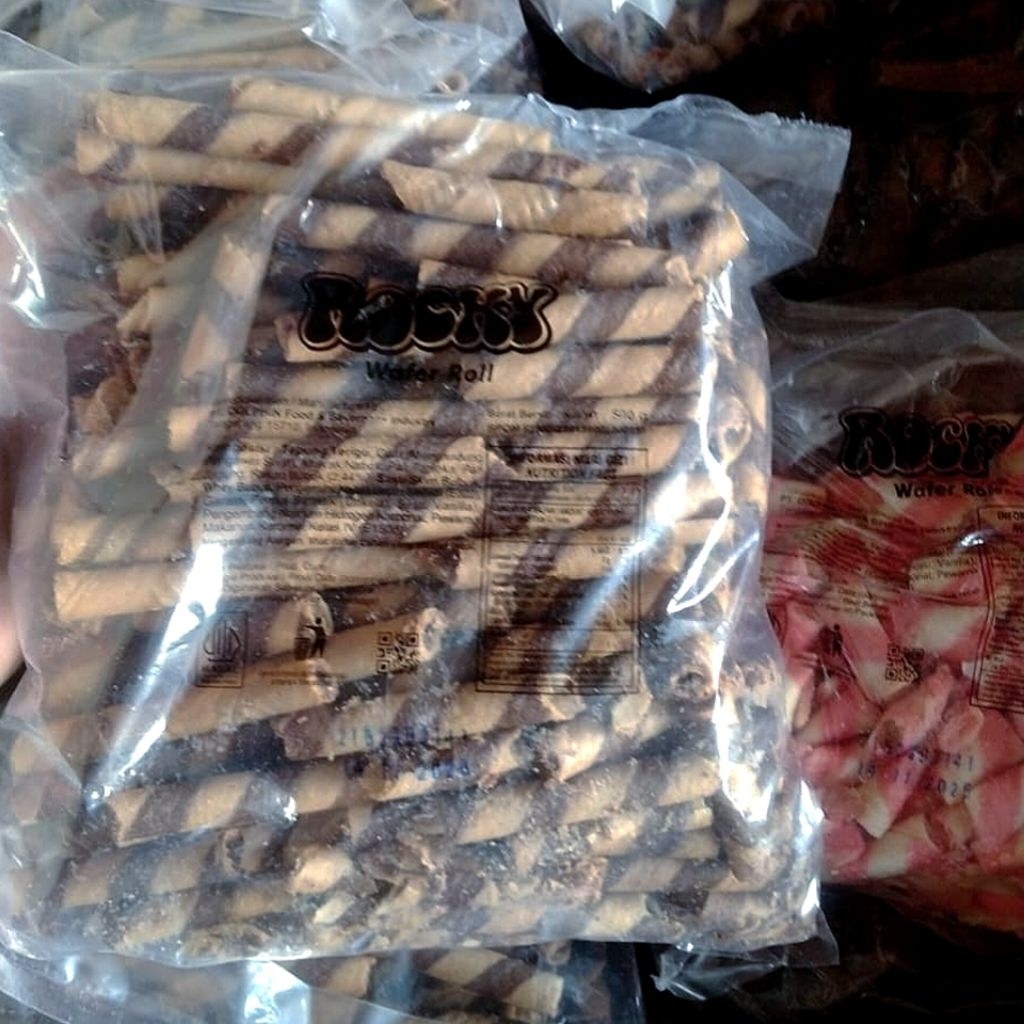 

Astor Patahan Wafer Stick Rolls Rocky Cho Cho 500gr Remukan Sweet Togetherness Dolpin Snacks Cookies Camilan Food