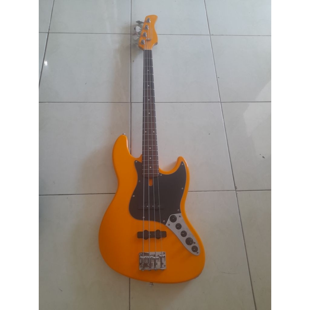 bass sire v3 4string aktiv